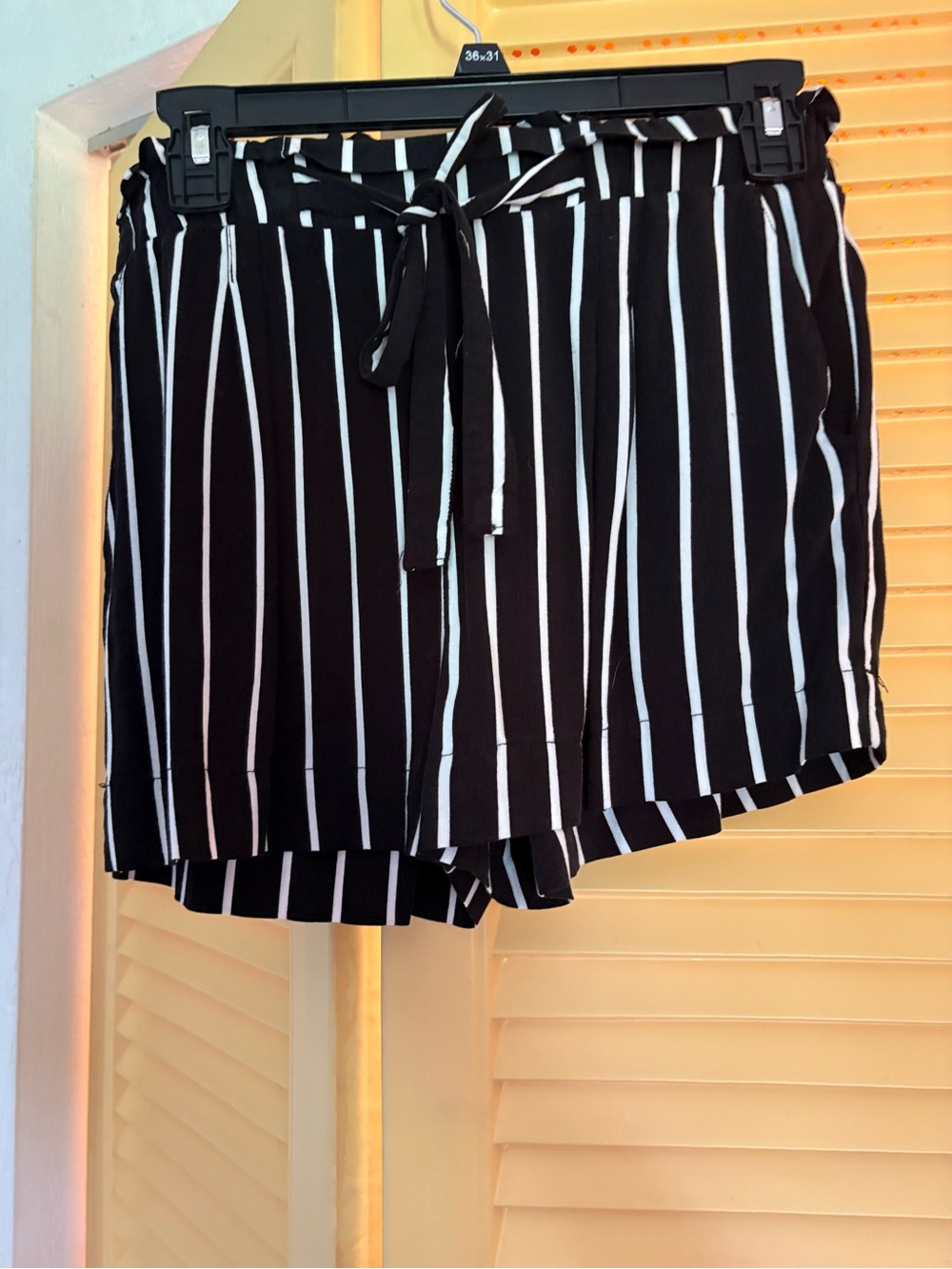 Striped Tie-Waist Women’s Shorts - Black/White